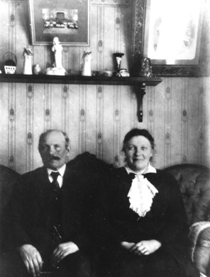 Åkare Bernhard Christensson med fru, 1920-talet