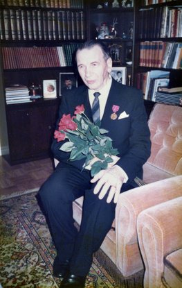David efter högtidligheten i Grebbestads Kyrka när han fick ta emot Svenska Körförbundets guldmedalj för 45 år som dirigent 1987