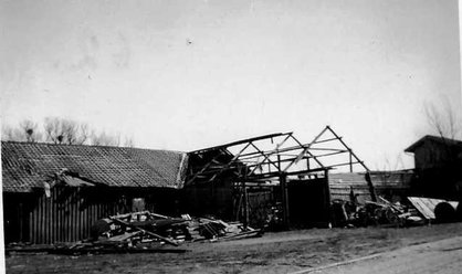Persarnes lagård revs 1956. Foto: I. Lind